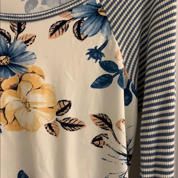 Women’s long {covers your butt} shirt! - Picture 2 of 2